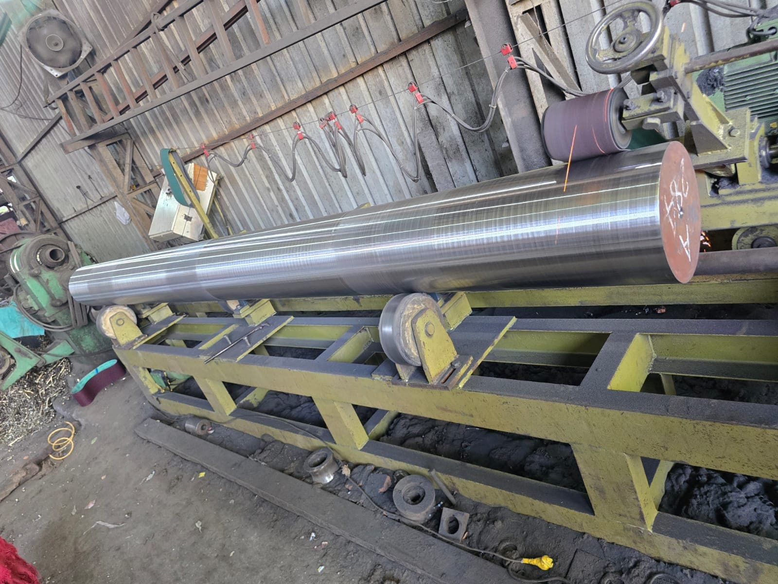 Belt Polished SS Bar — Mirror Finish